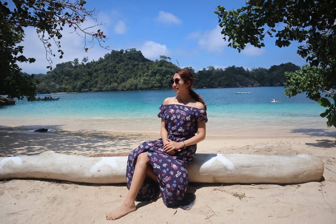 Pantai Tiga Warna Pantai Tiga Warna